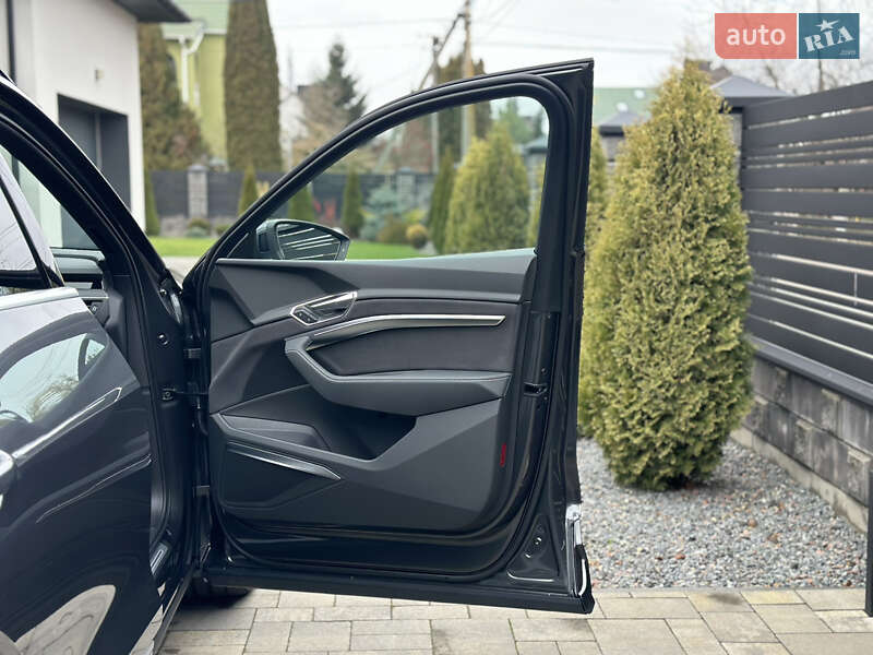 Позашляховик / Кросовер Audi e-tron S 2022 в Луцьку