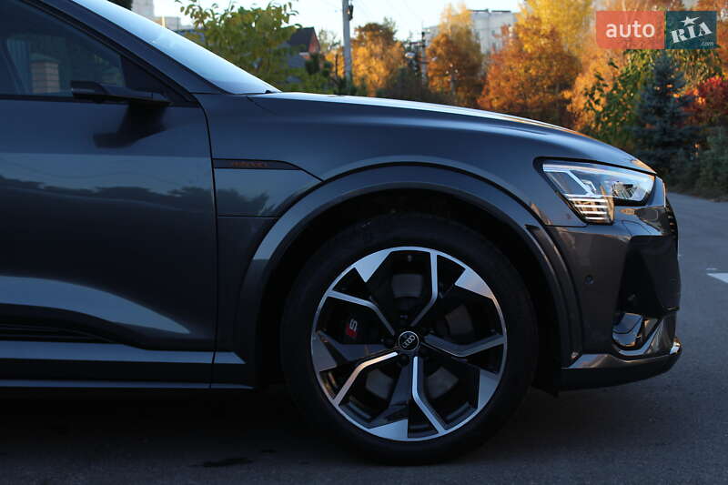 Внедорожник / Кроссовер Audi e-tron S 2022 в Киеве фото 19 Внедорожник / Кроссовер Audi e-tron S 2022 в Киеве
