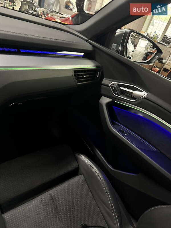 Внедорожник / Кроссовер Audi e-tron S 2022 в Киеве фото 18 Внедорожник / Кроссовер Audi e-tron S 2022 в Киеве