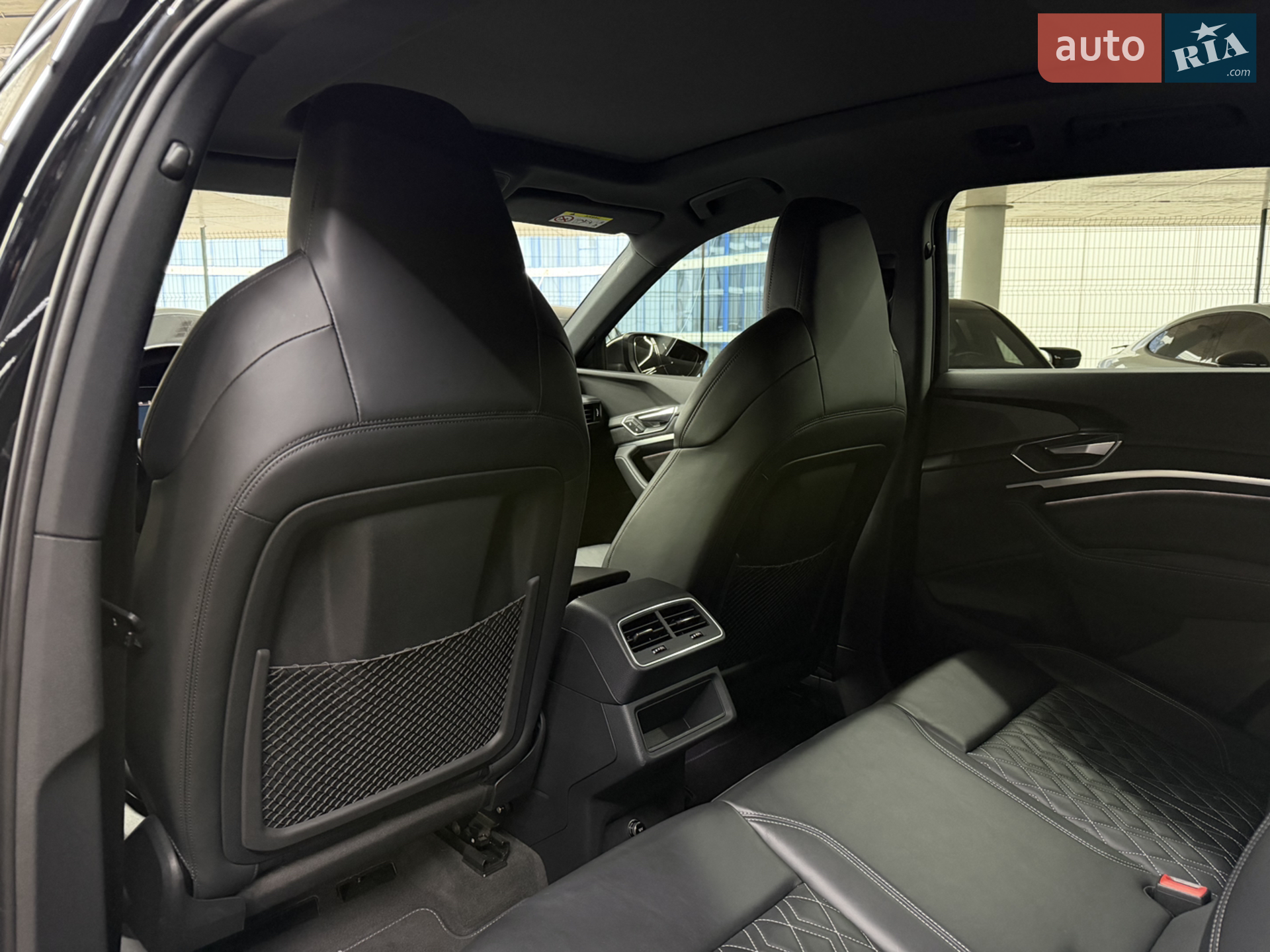 2022 Audi e-tron S - мініатюра 22