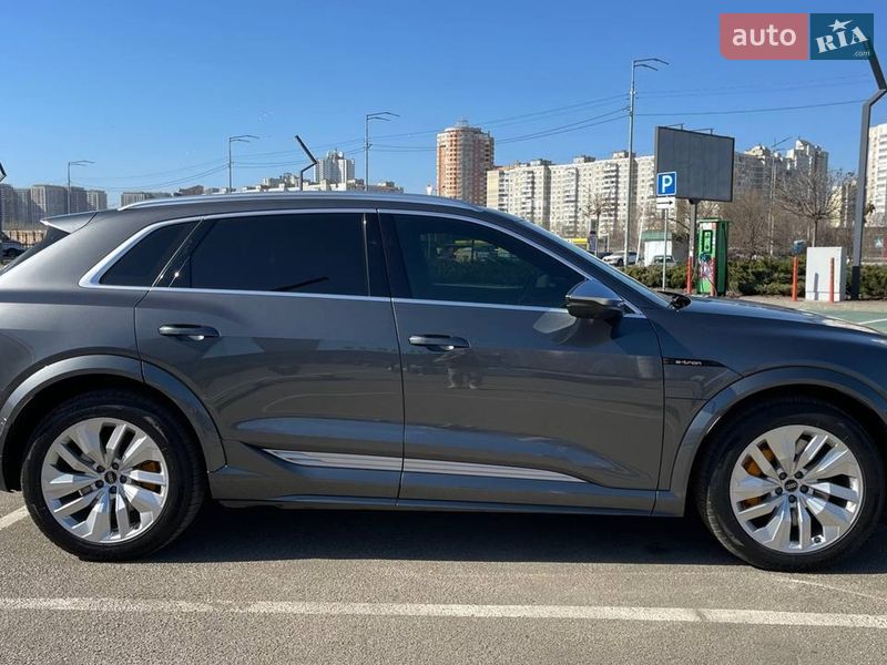 Позашляховик / Кросовер Audi e-tron S 2022 в Києві