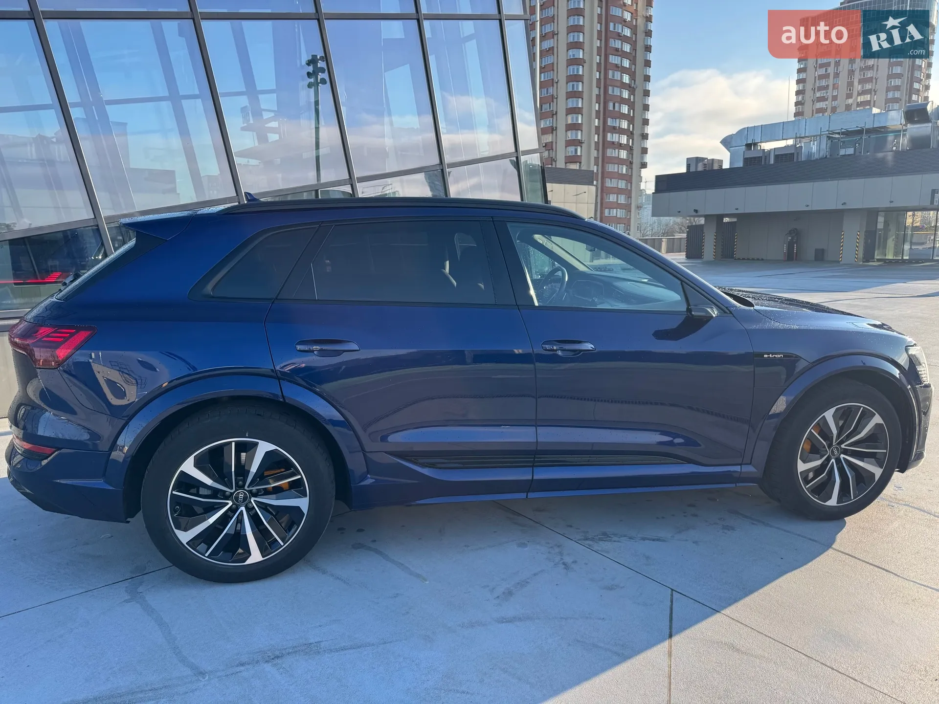 2022 Audi e-tron S - мініатюра 13