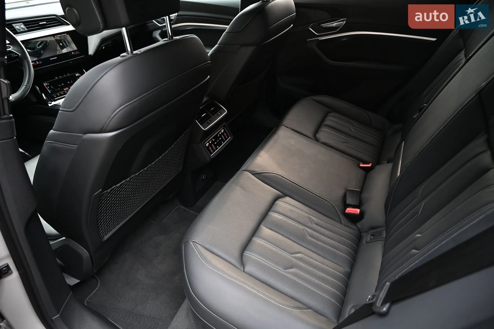 2022 Audi e-tron S - мініатюра 11