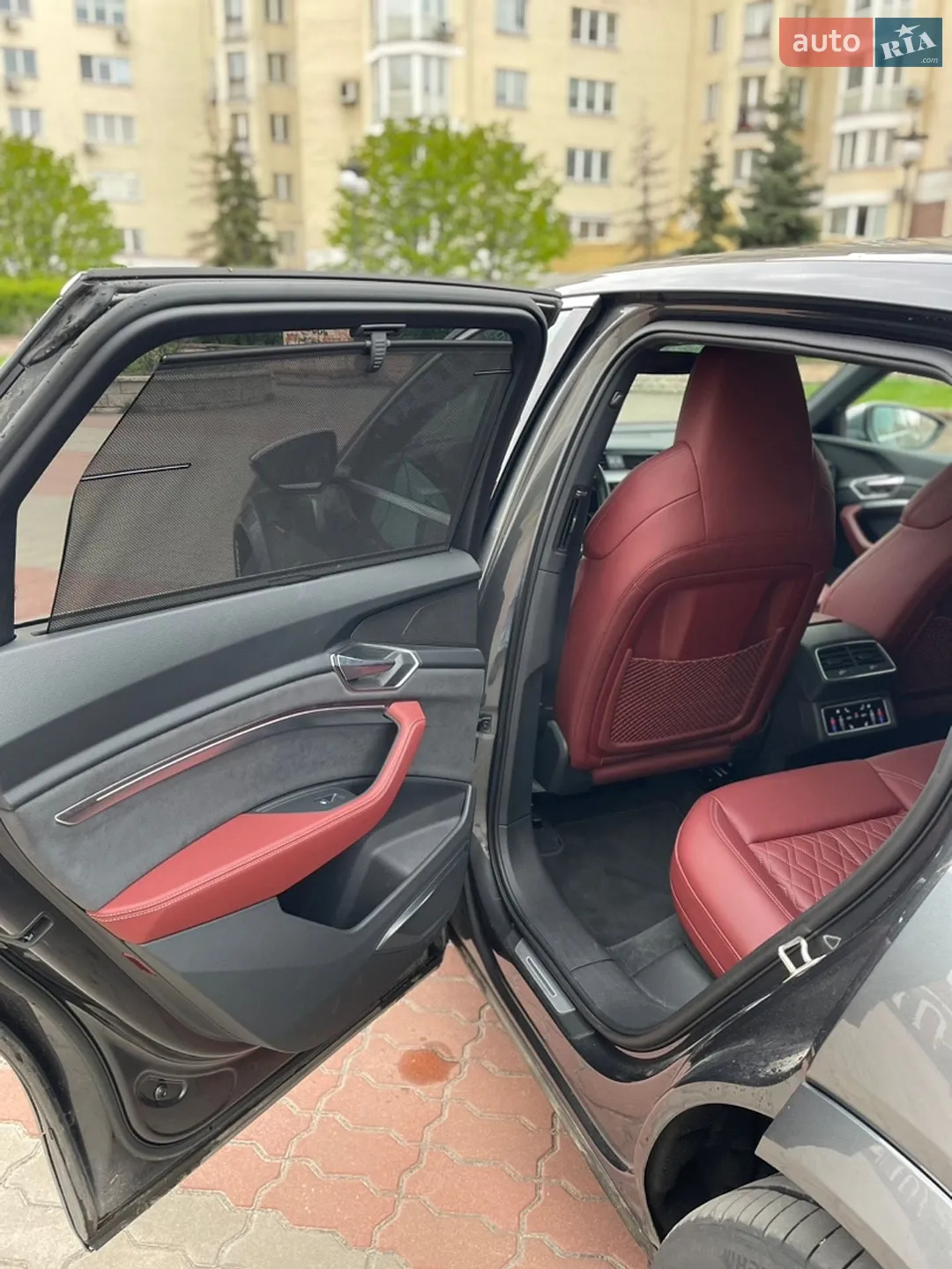 2021 Audi e-tron S - мініатюра 31