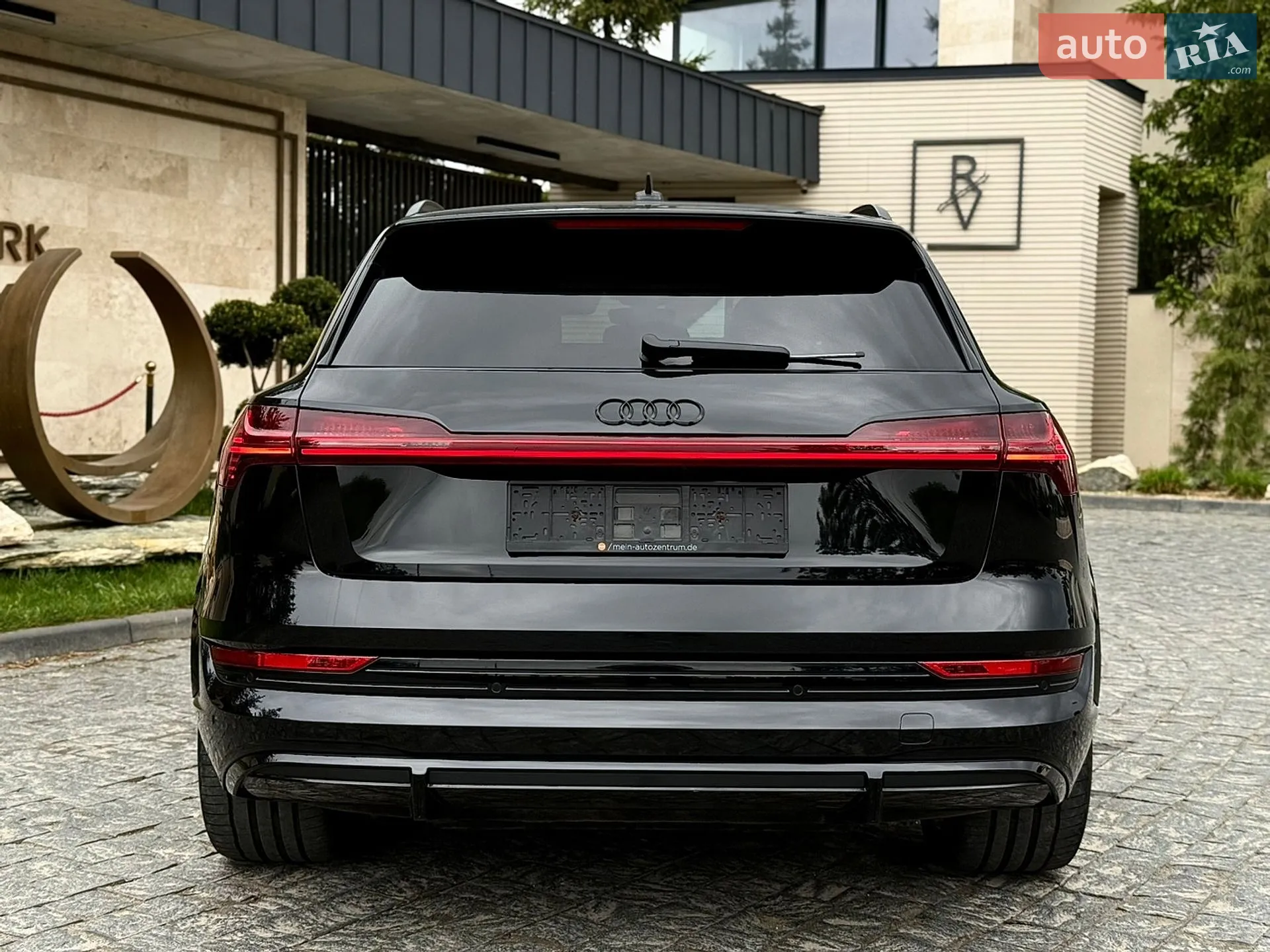 2022 Audi e-tron S - мініатюра 20