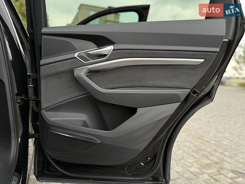 Внедорожник / Кроссовер Audi e-tron S 2022 в Львове фото 67 Внедорожник / Кроссовер Audi e-tron S 2022 в Львове