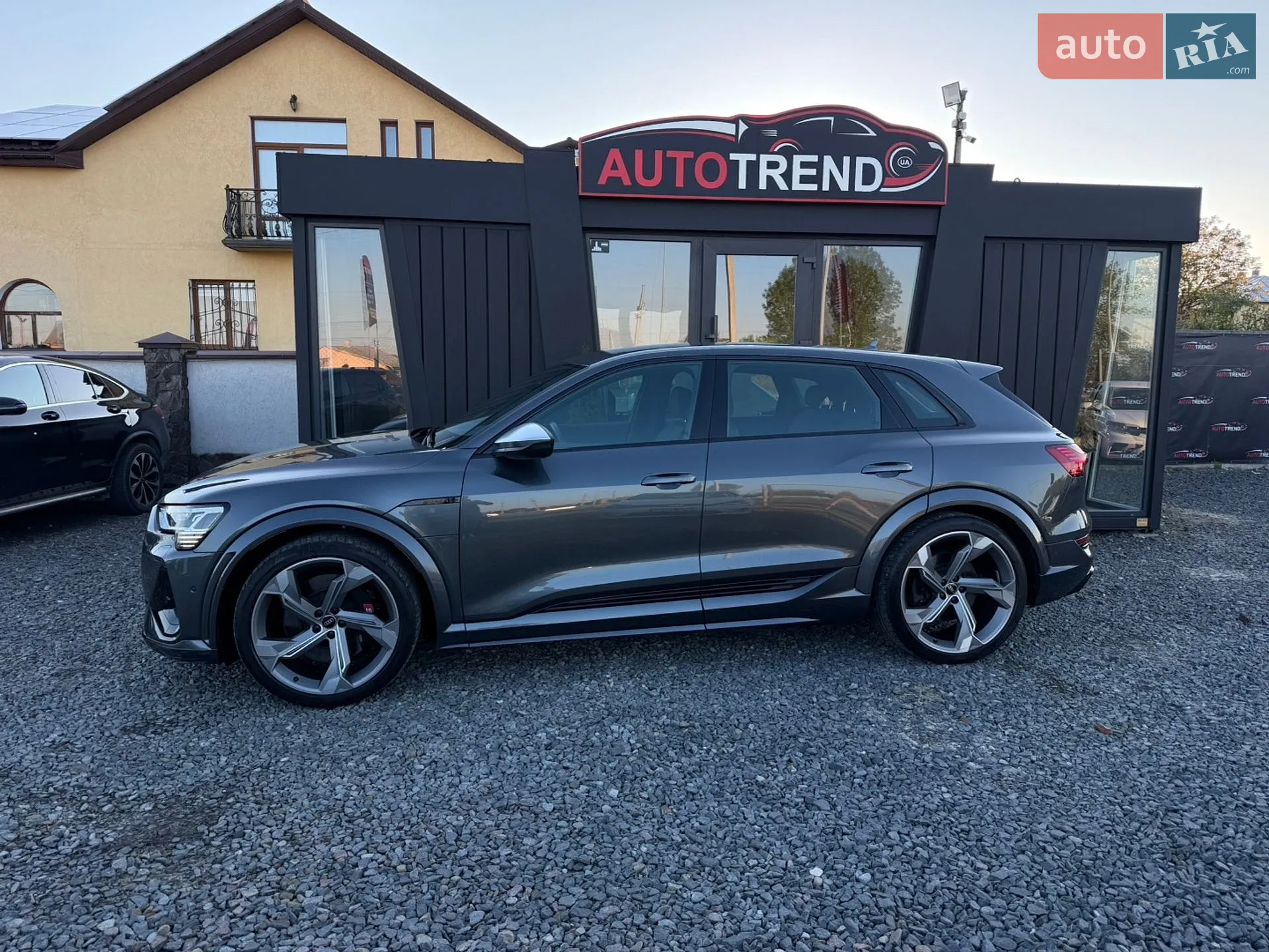 2022 Audi e-tron S - мініатюра 10