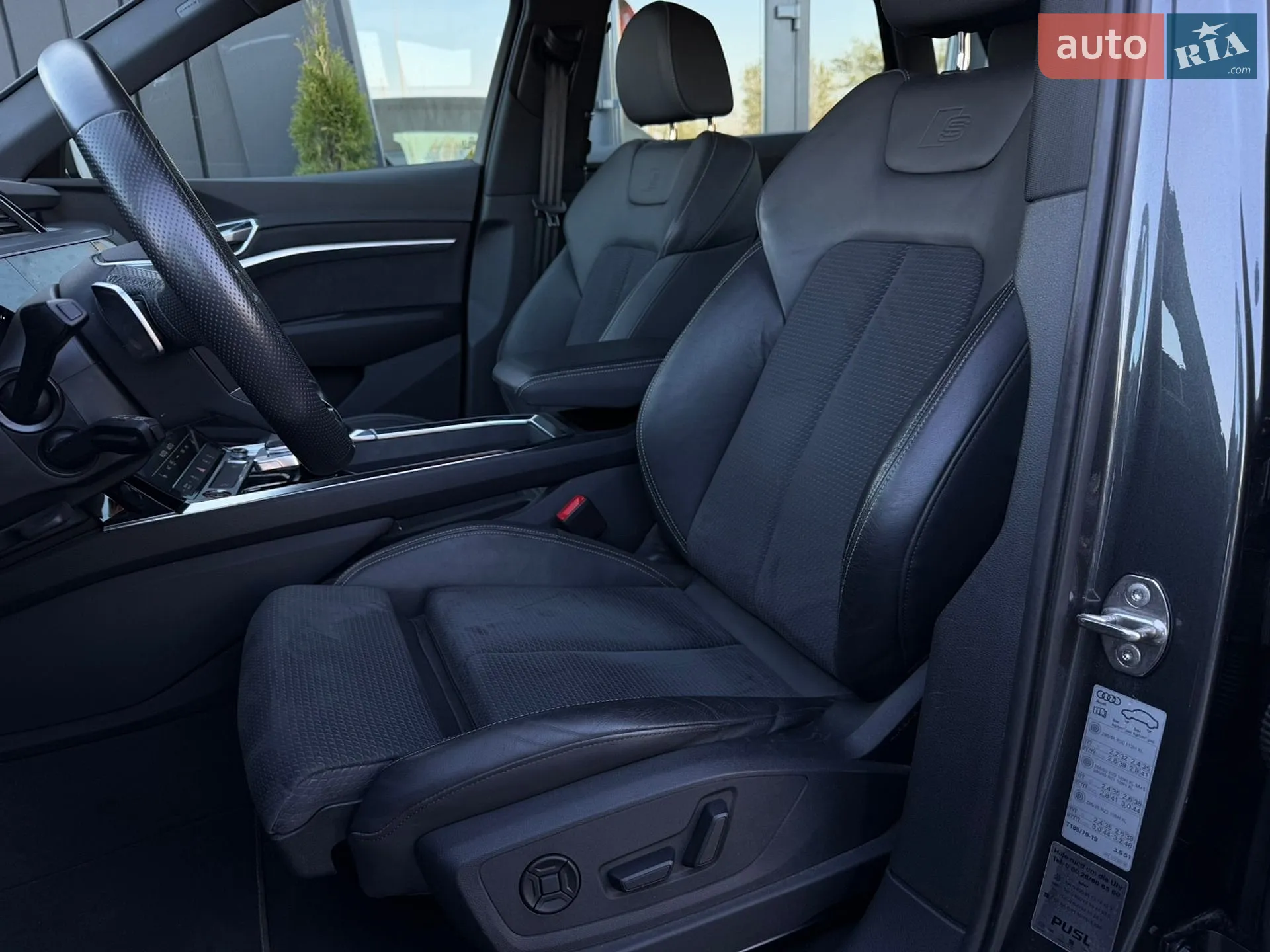 2022 Audi e-tron S - мініатюра 24