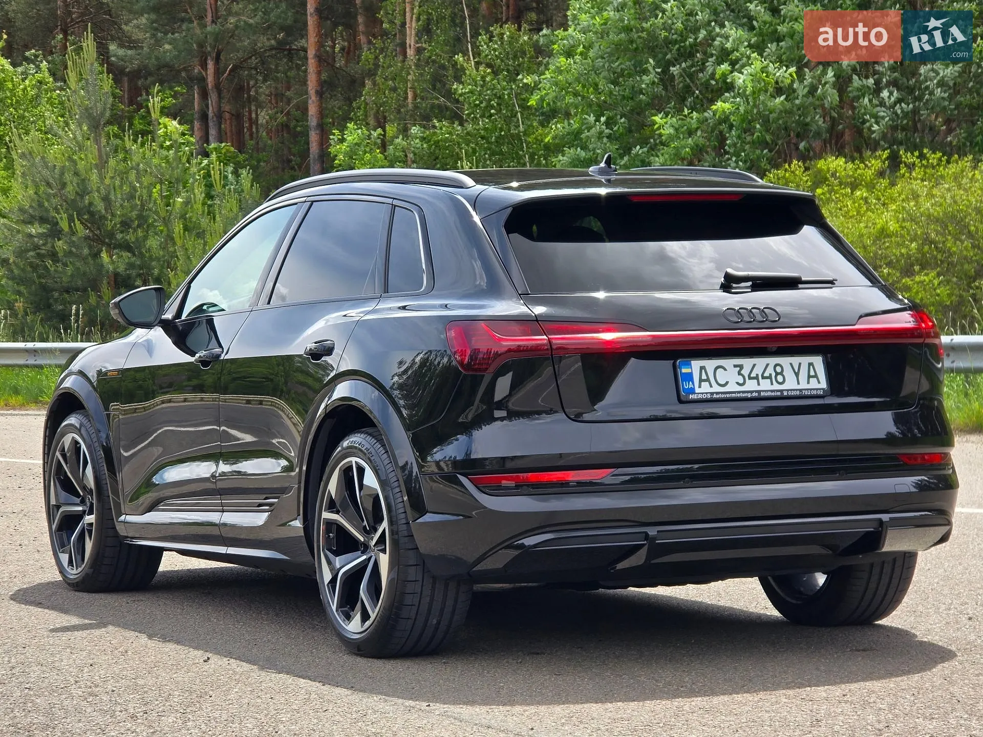 2022 Audi e-tron S - мініатюра 7