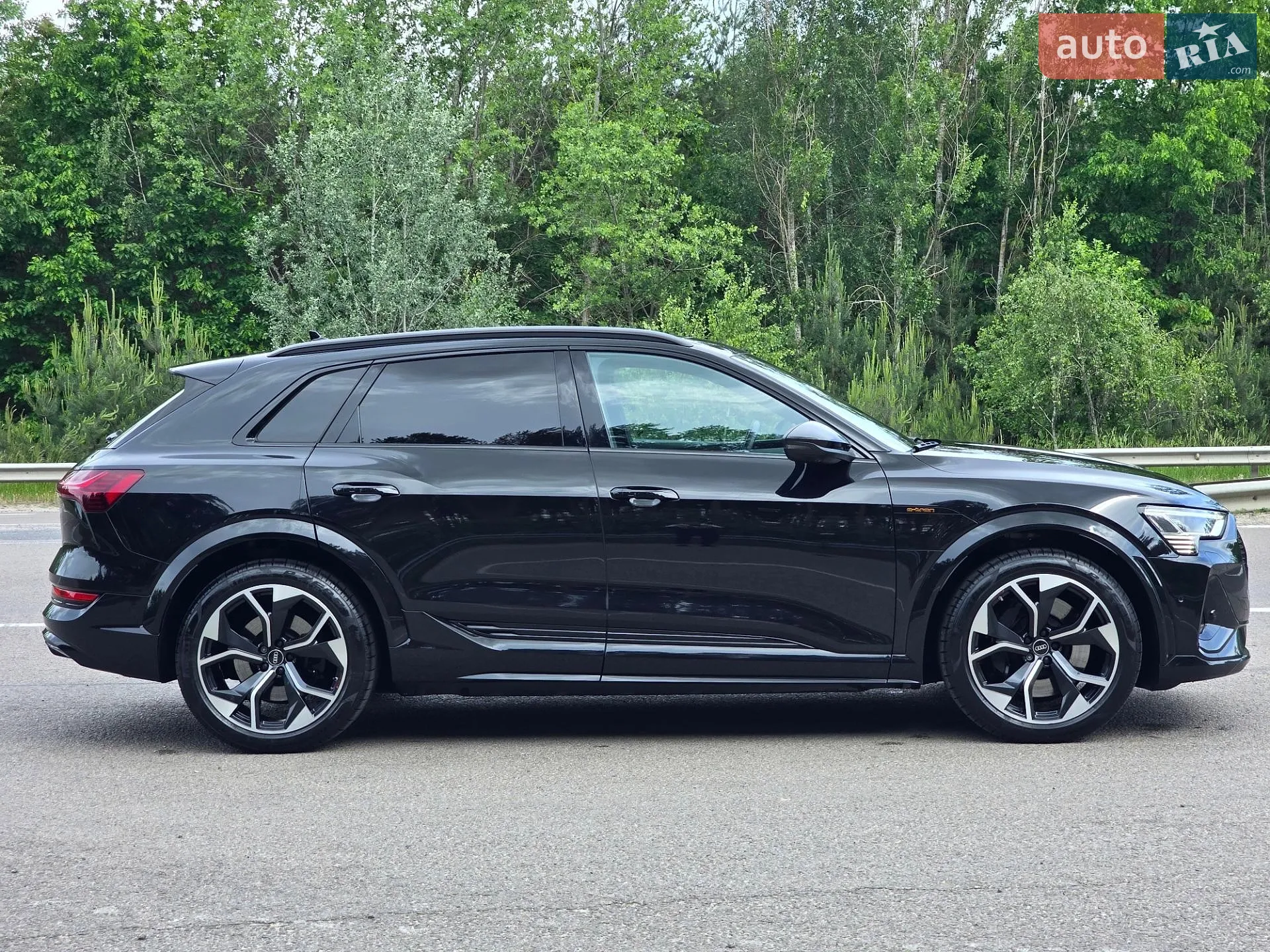 2022 Audi e-tron S - мініатюра 12