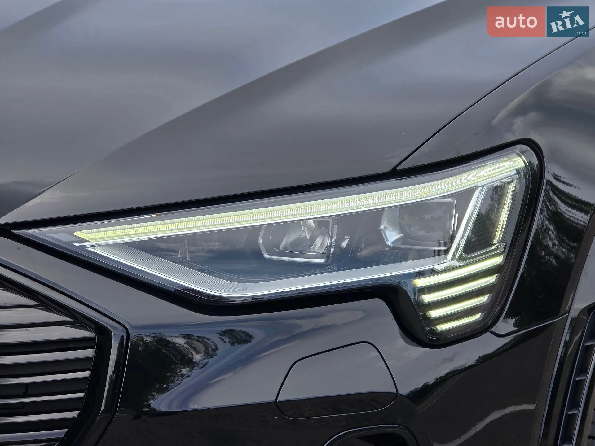 2022 Audi e-tron S - мініатюра 21
