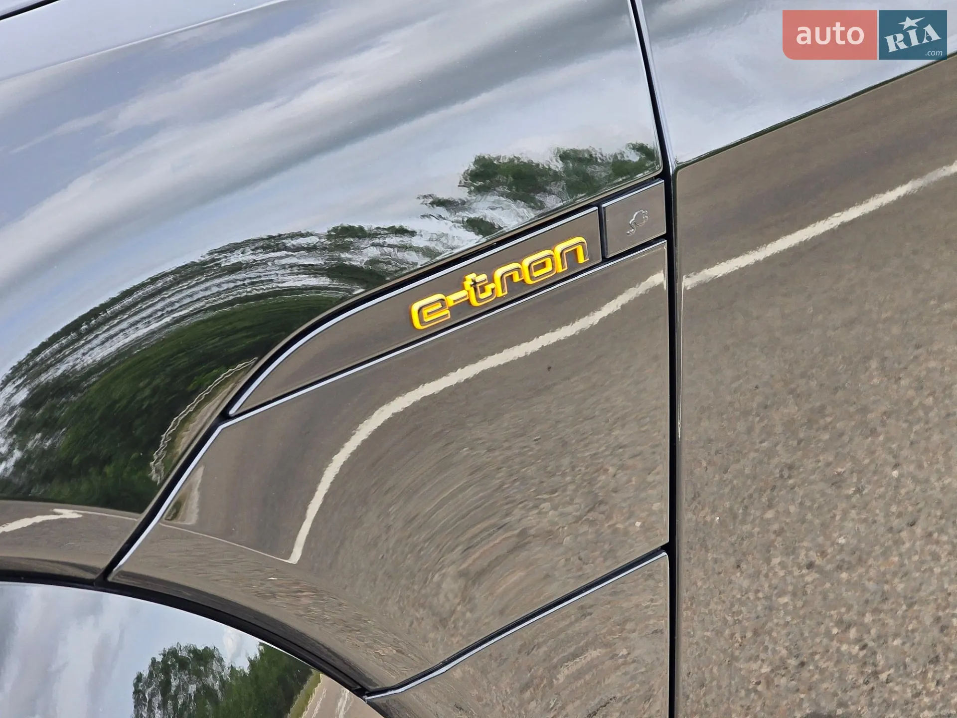 2022 Audi e-tron S - мініатюра 31