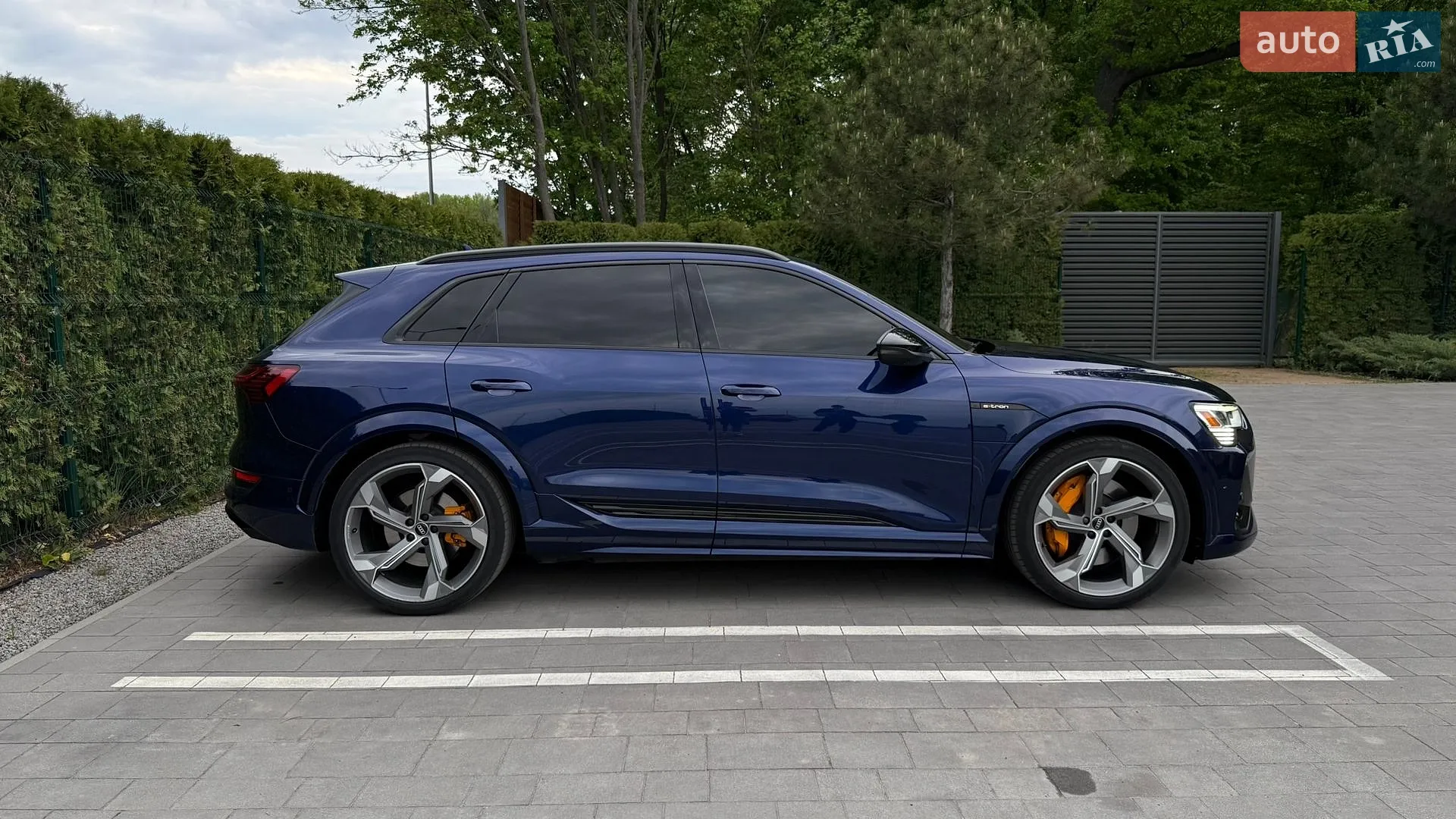 2022 Audi e-tron S - мініатюра 12