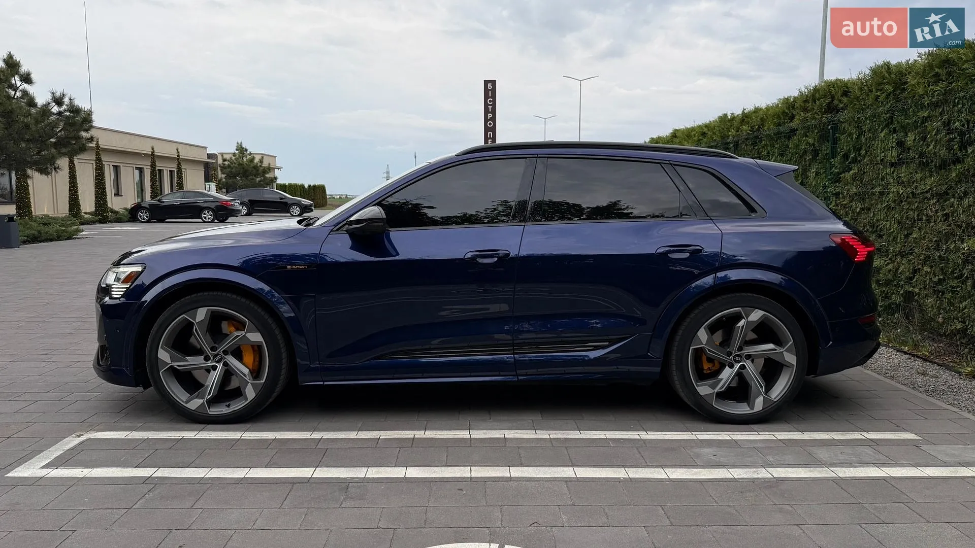 2022 Audi e-tron S - мініатюра 13