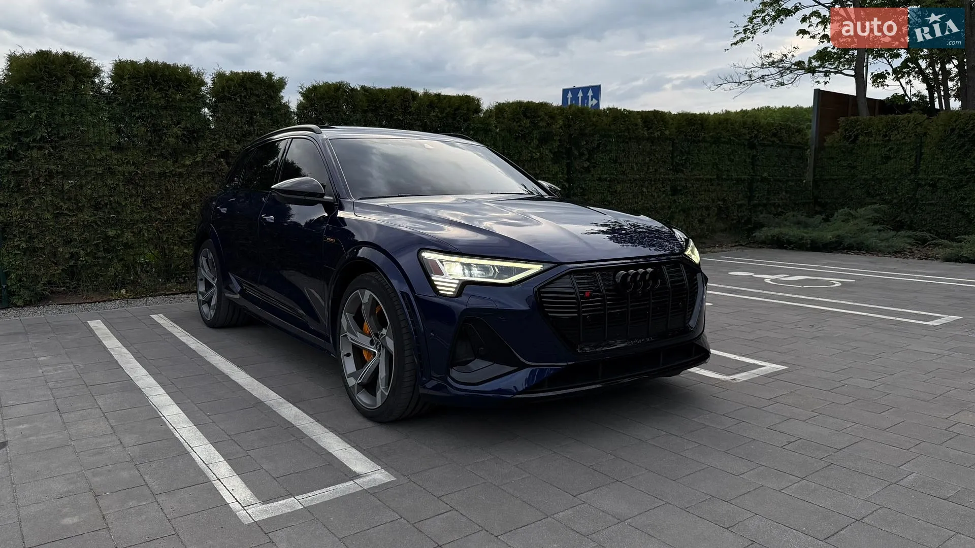 2022 Audi e-tron S - мініатюра 9