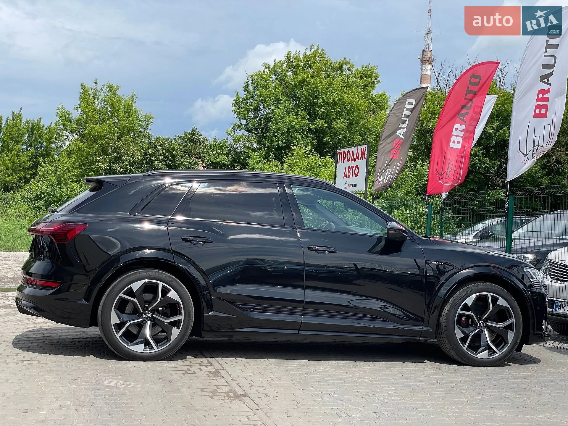 2022 Audi e-tron S - мініатюра 23