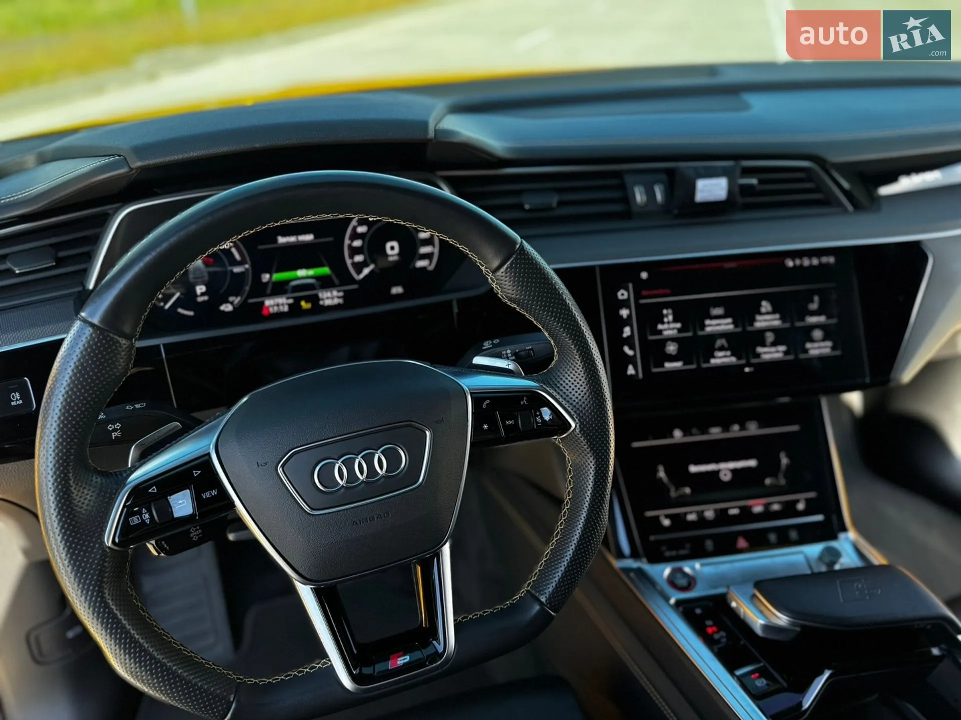 2022 Audi e-tron S - мініатюра 14