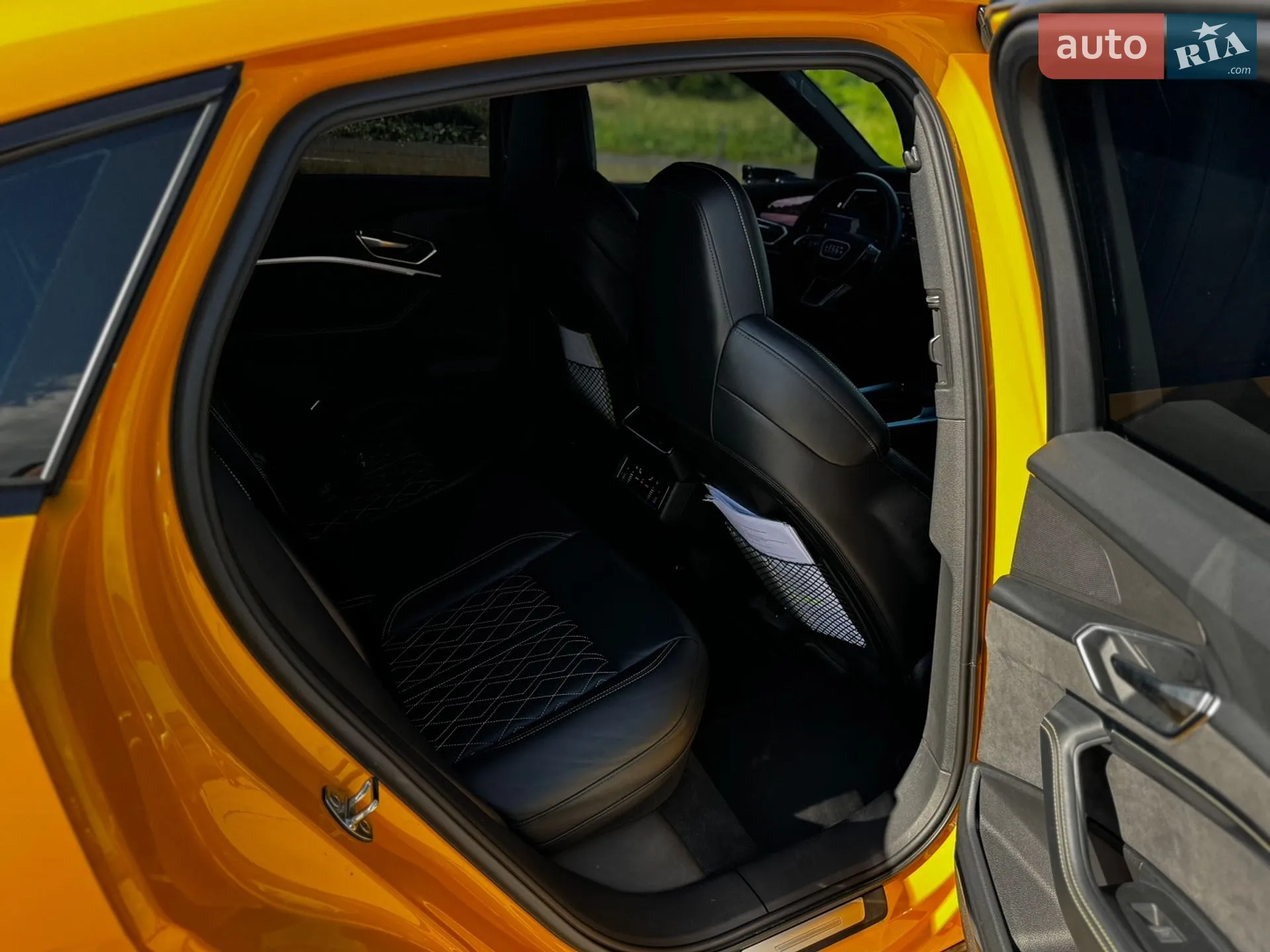 2022 Audi e-tron S - мініатюра 18