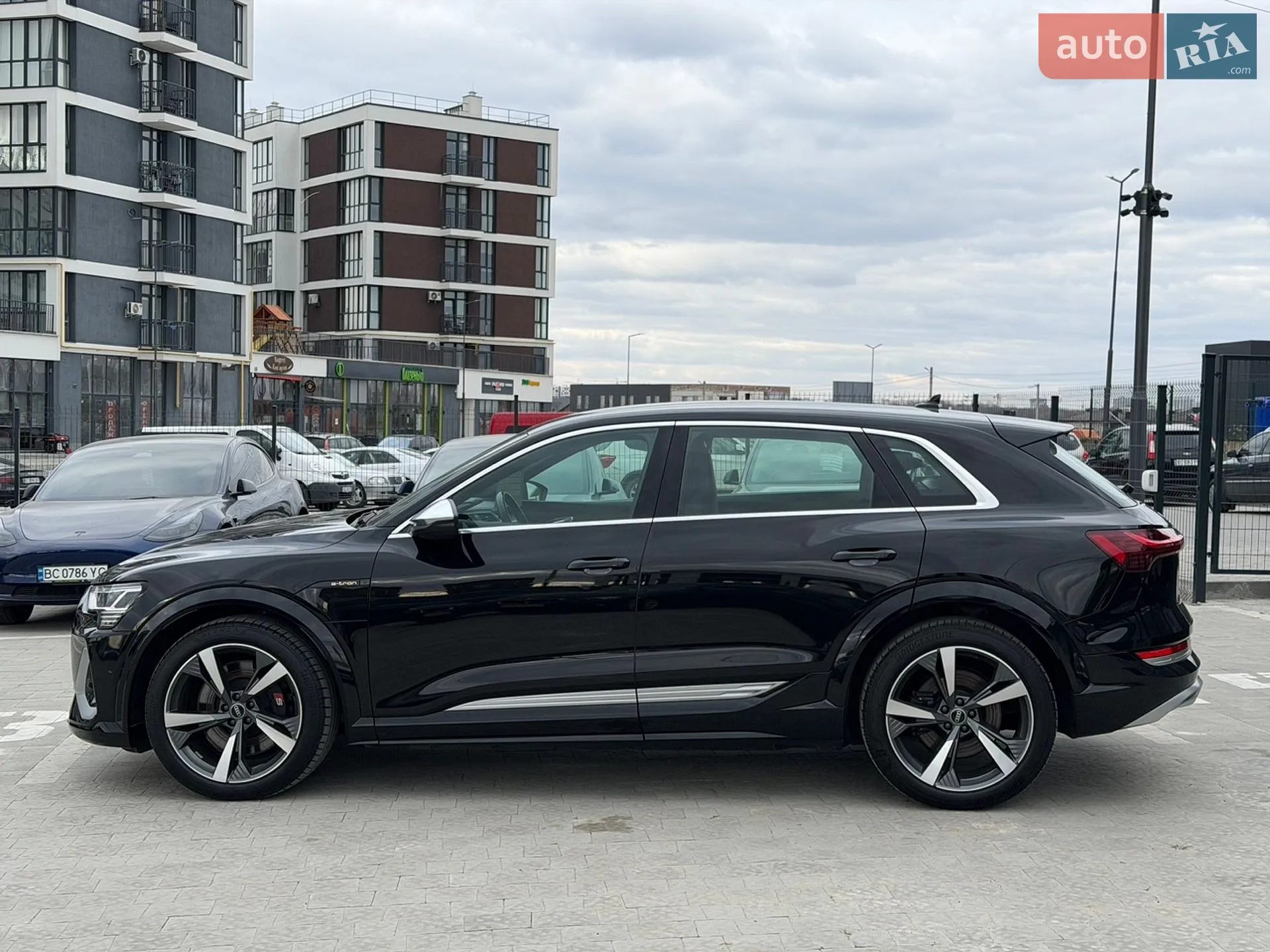 2021 Audi e-tron S - мініатюра 7
