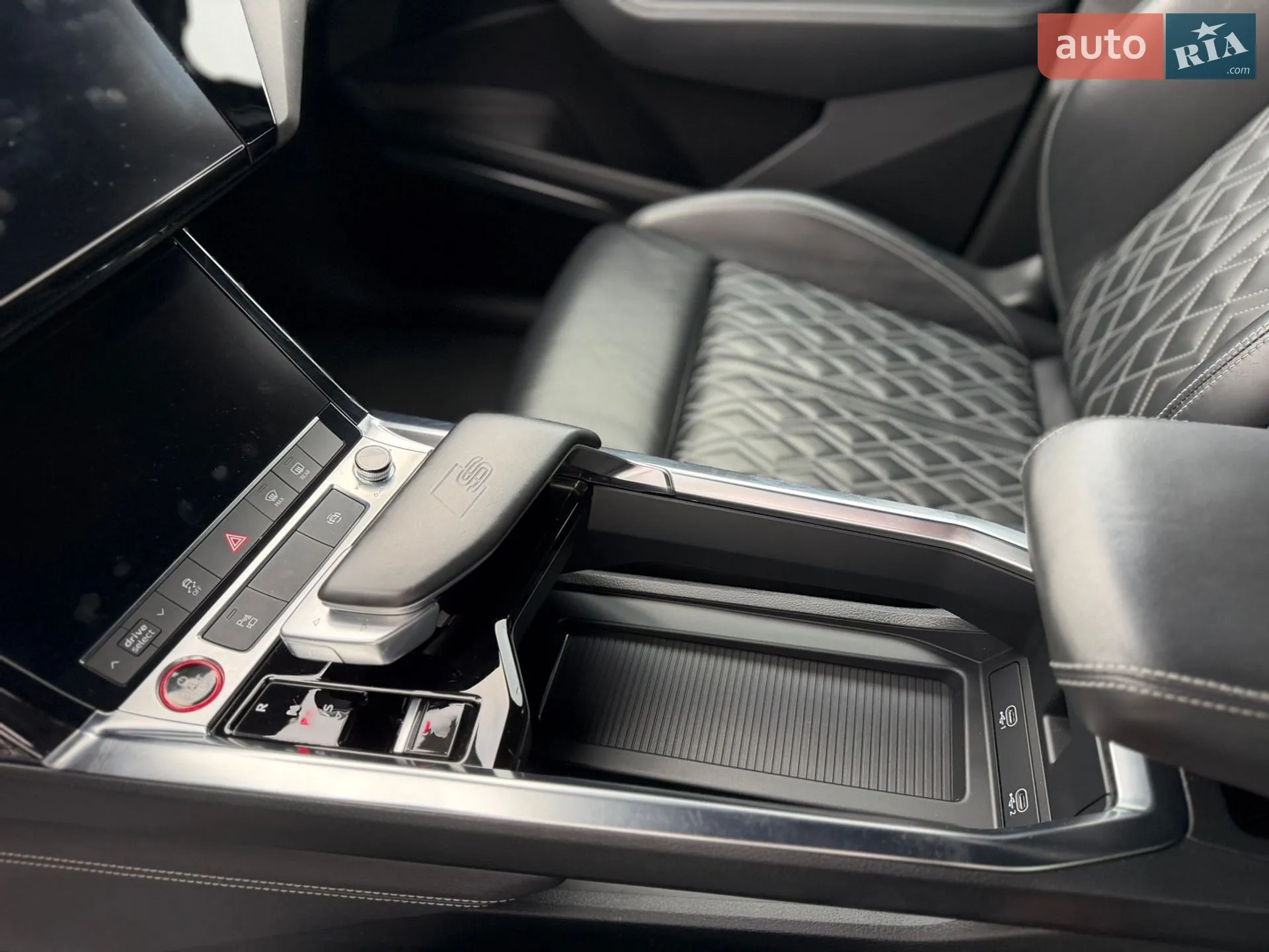 2021 Audi e-tron S - мініатюра 16