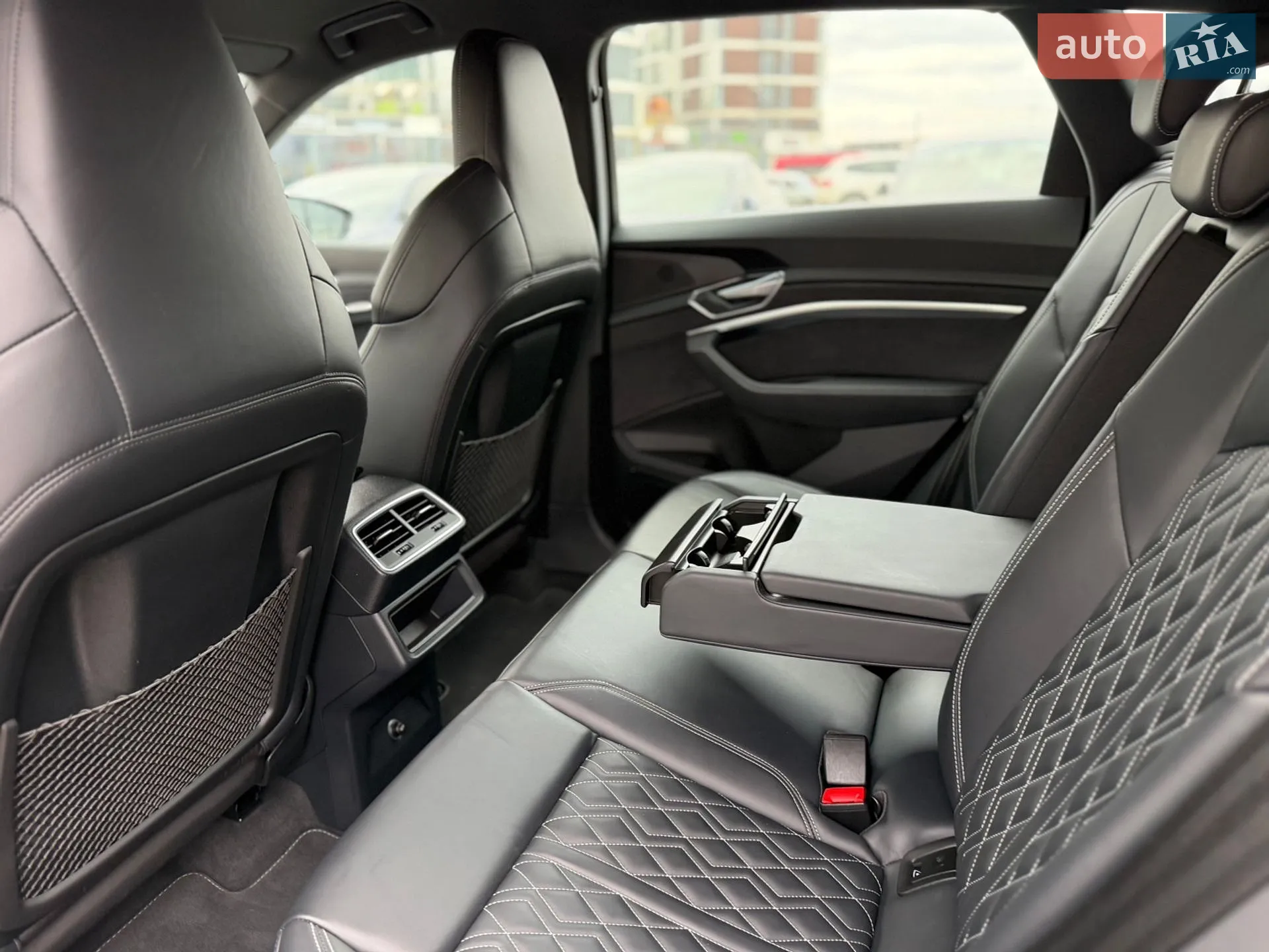2021 Audi e-tron S - мініатюра 19