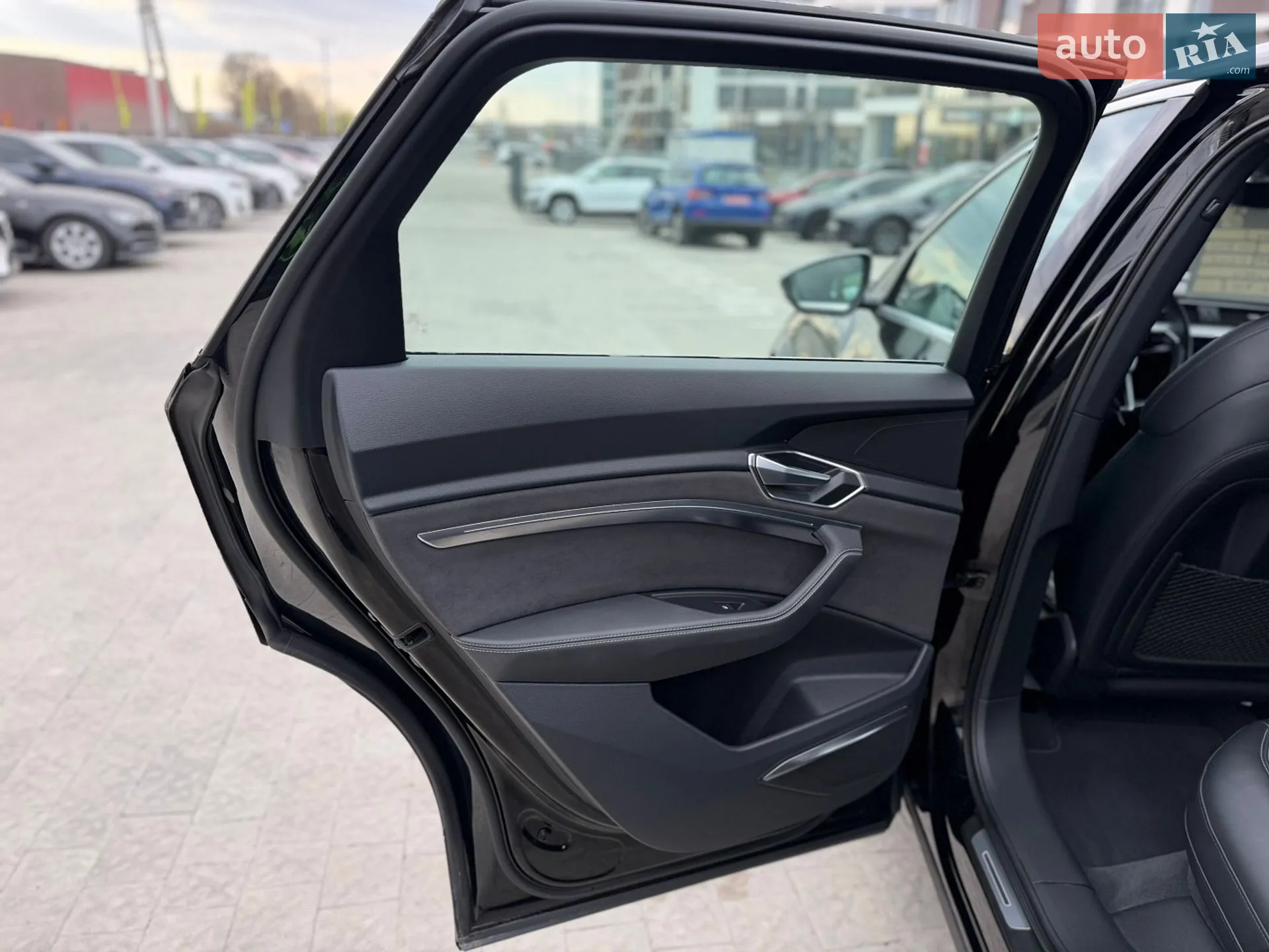 2021 Audi e-tron S - мініатюра 21