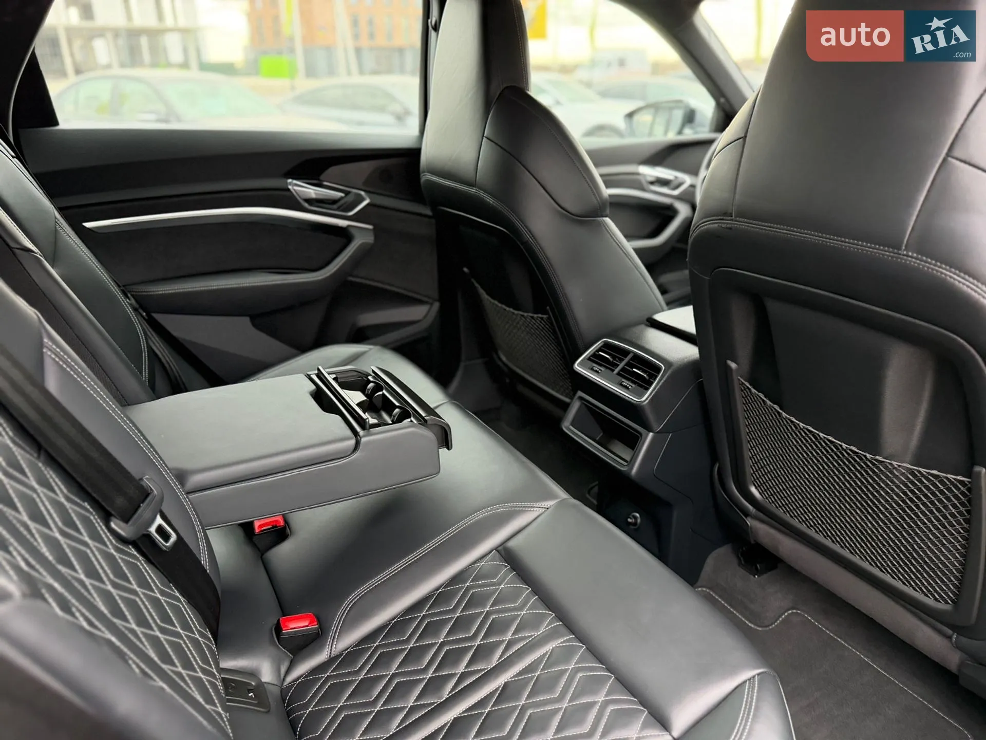2021 Audi e-tron S - мініатюра 22