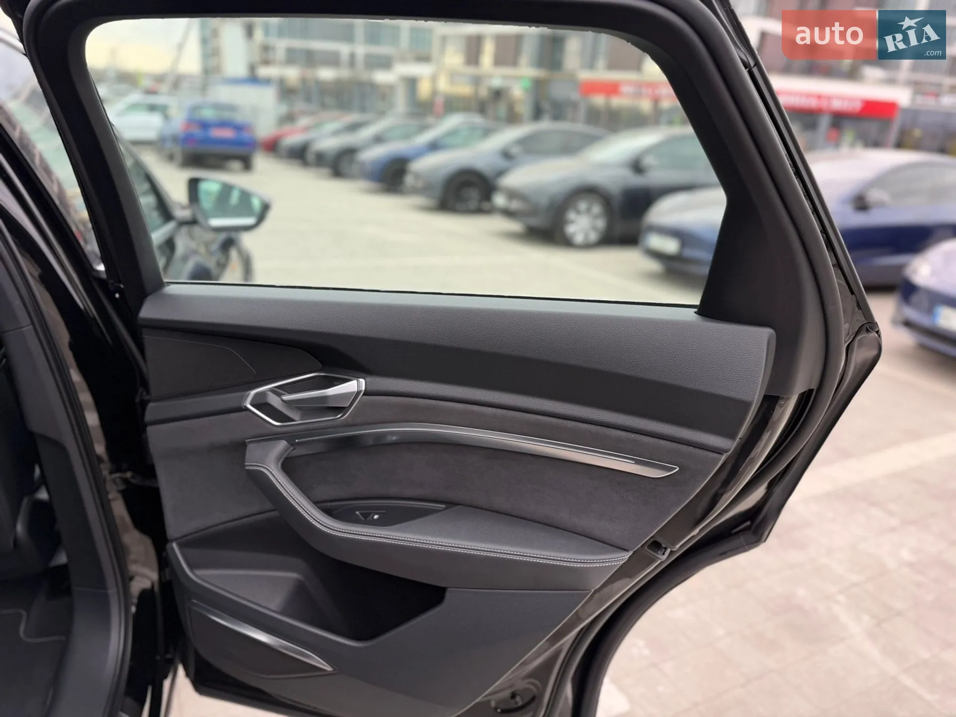 2021 Audi e-tron S - мініатюра 23