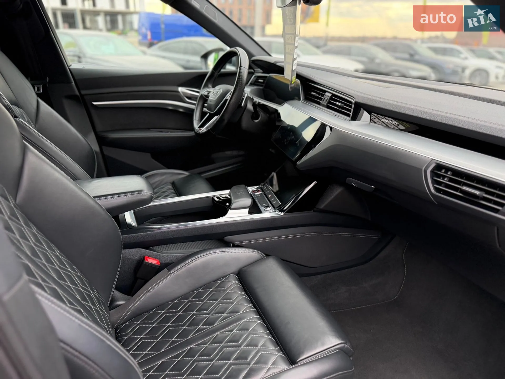 2021 Audi e-tron S - мініатюра 24
