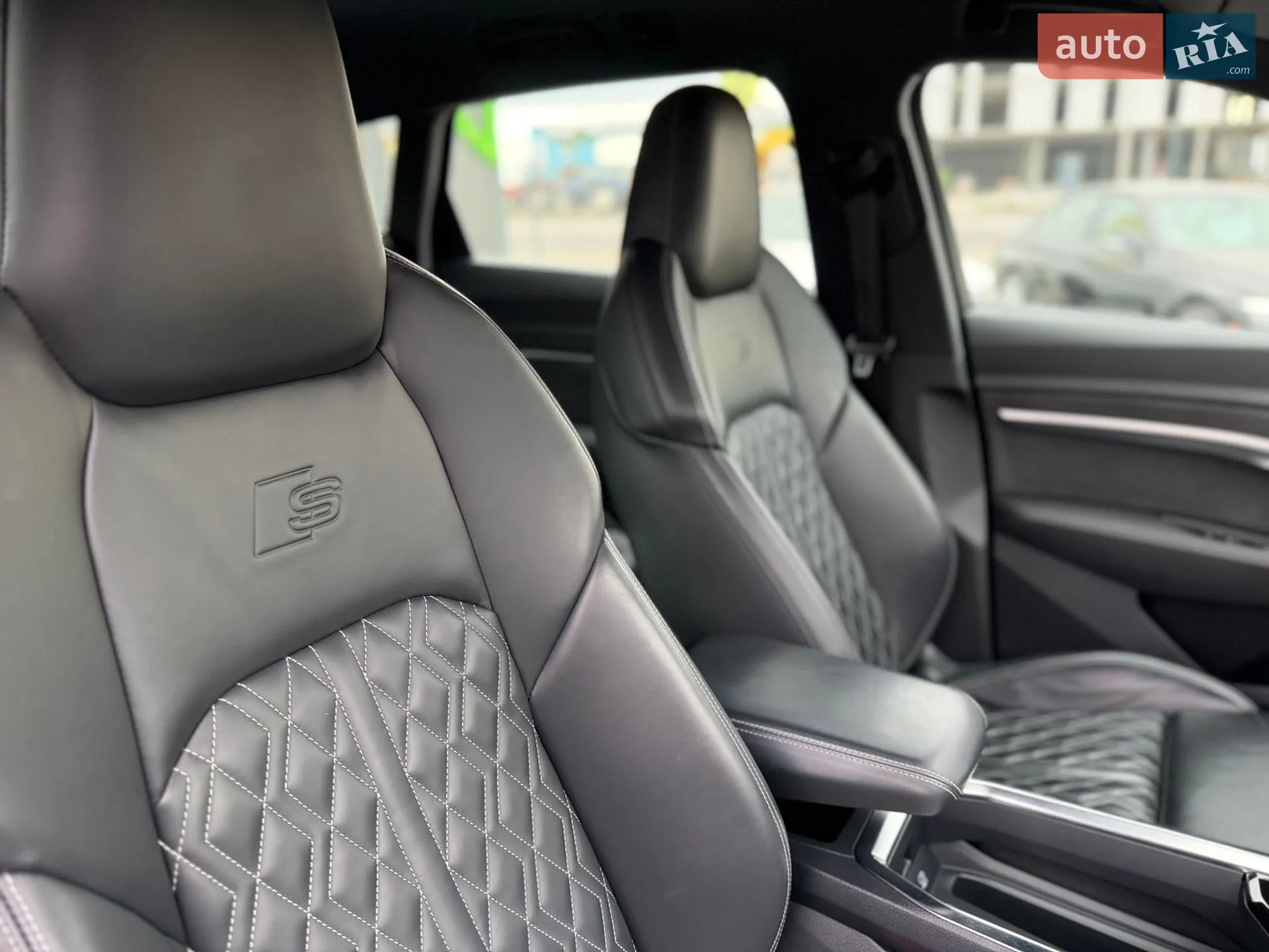 2021 Audi e-tron S - мініатюра 26