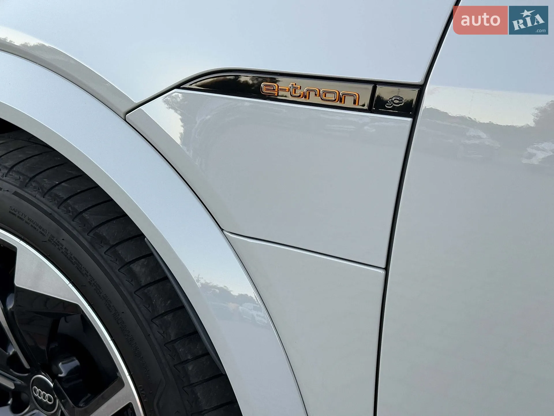2022 Audi e-tron S - мініатюра 23