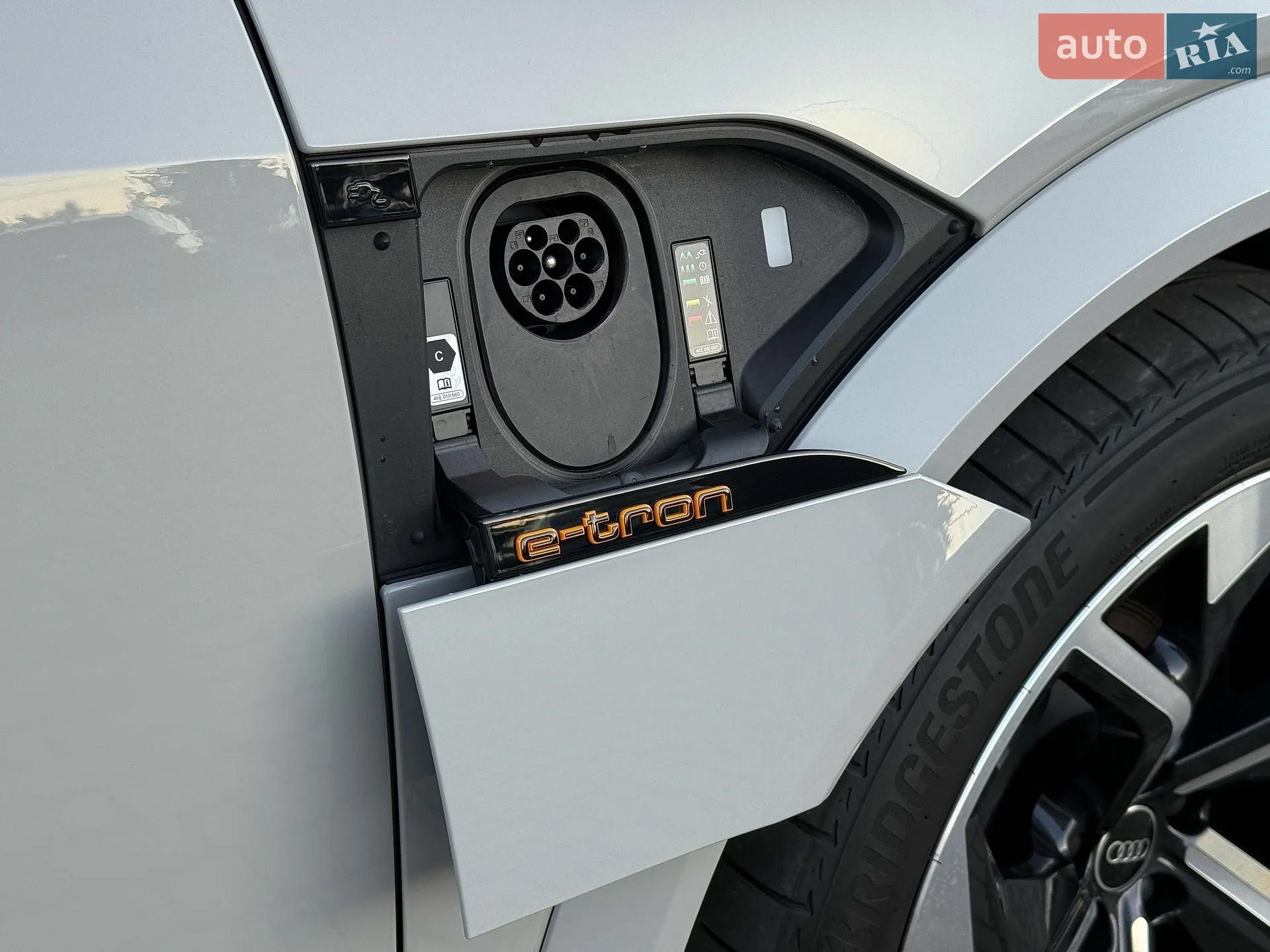2022 Audi e-tron S - мініатюра 25