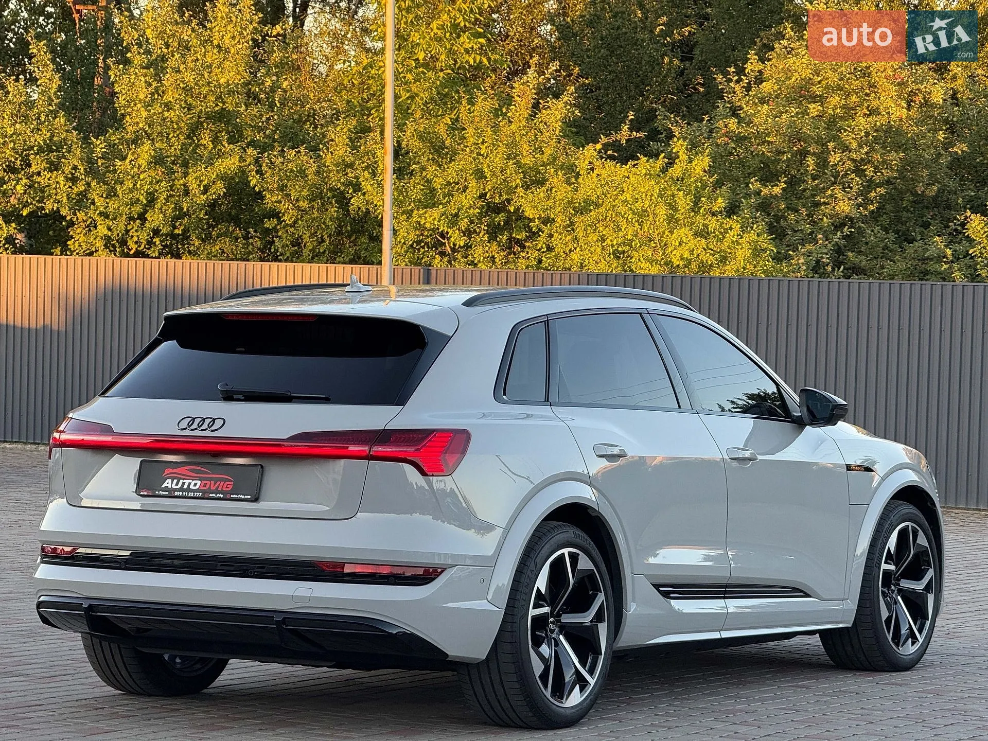2022 Audi e-tron S - мініатюра 4