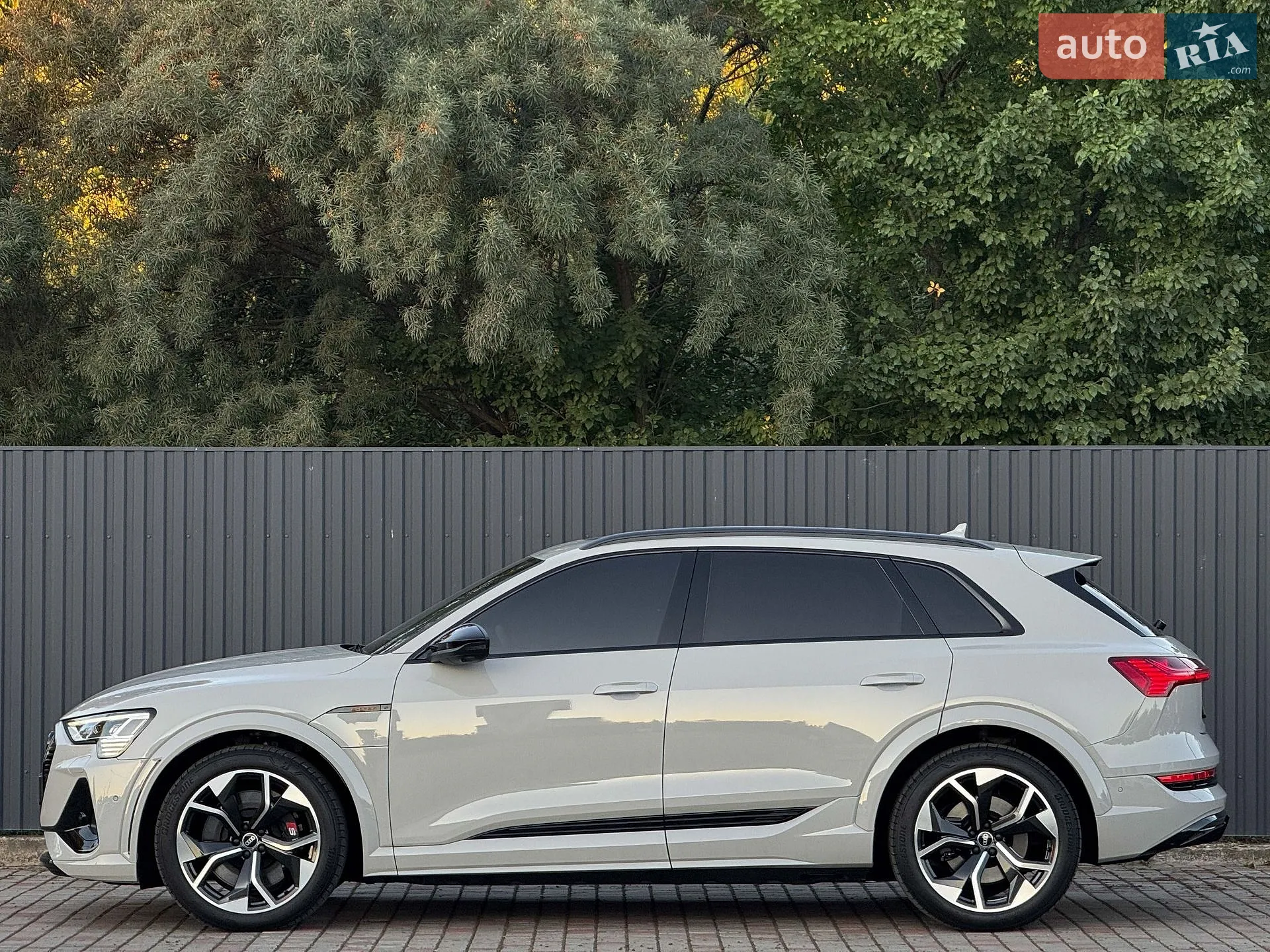 2022 Audi e-tron S - мініатюра 7