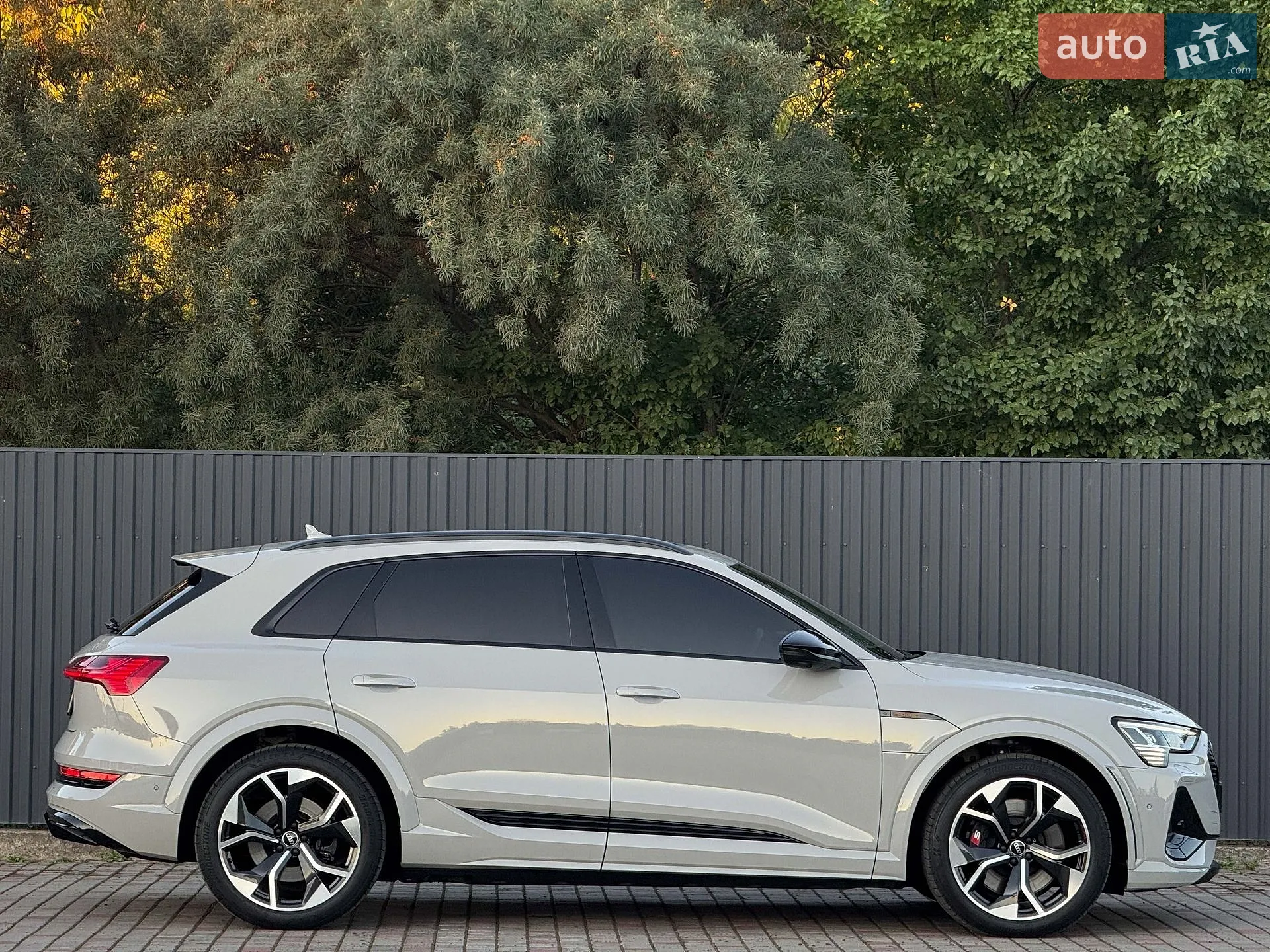 2022 Audi e-tron S - мініатюра 3