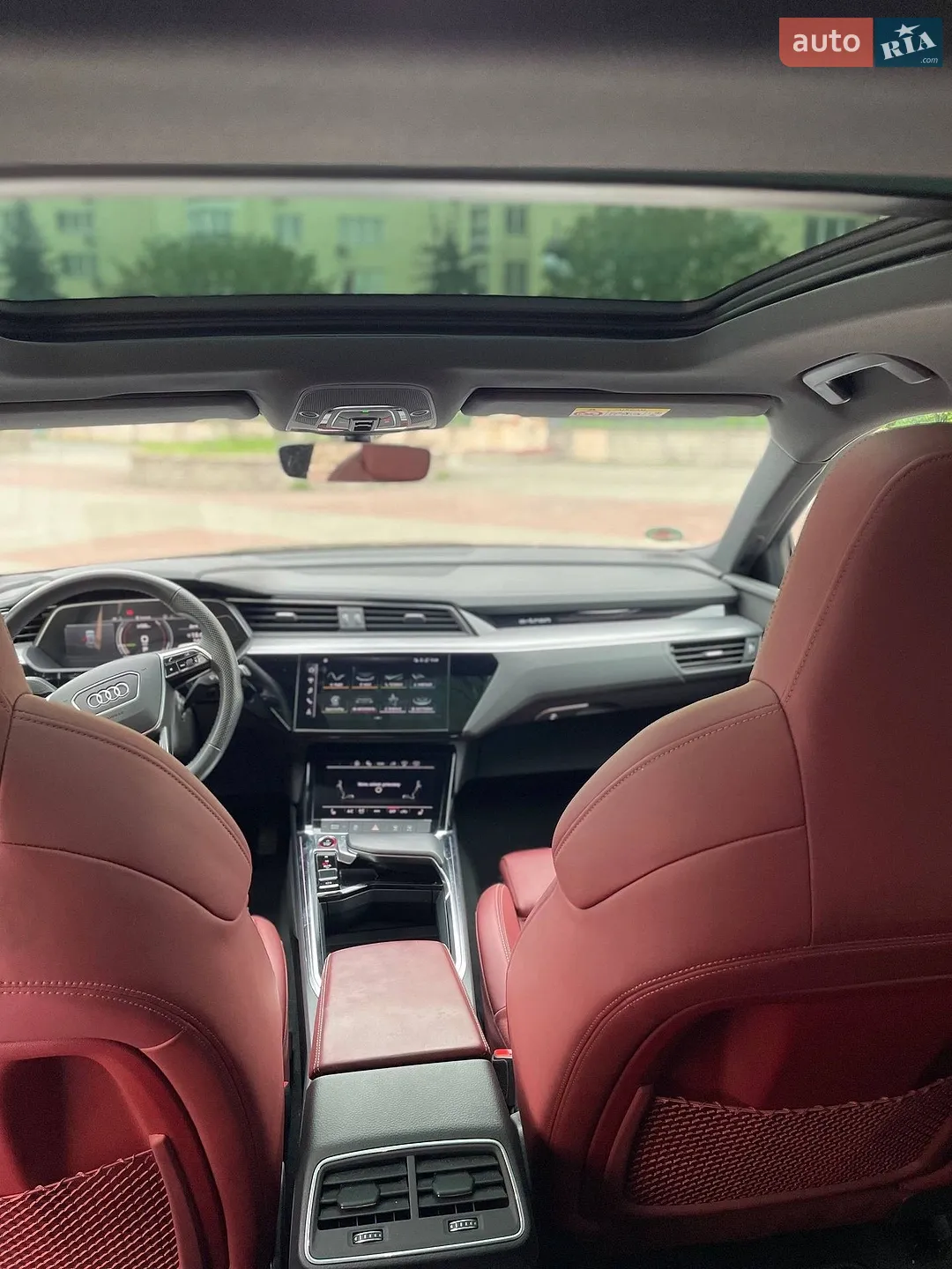 2021 Audi e-tron S - мініатюра 21