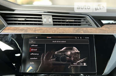 Позашляховик / Кросовер Audi e-tron Sportback 2022 в 
