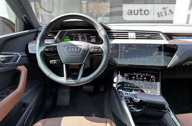 Позашляховик / Кросовер Audi e-tron Sportback 2022 в 