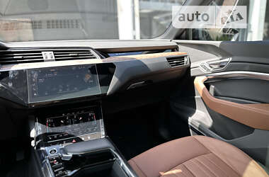 Позашляховик / Кросовер Audi e-tron Sportback 2022 в 