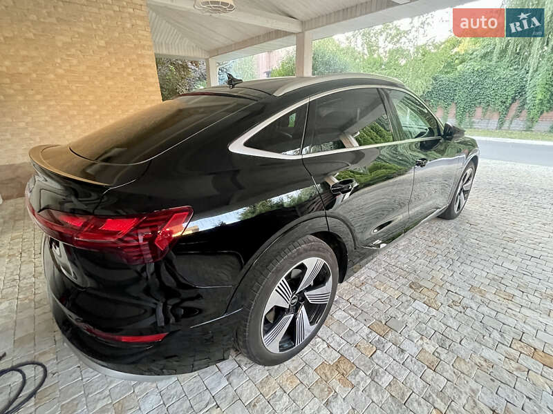 Позашляховик / Кросовер Audi e-tron Sportback 2021 в Києві