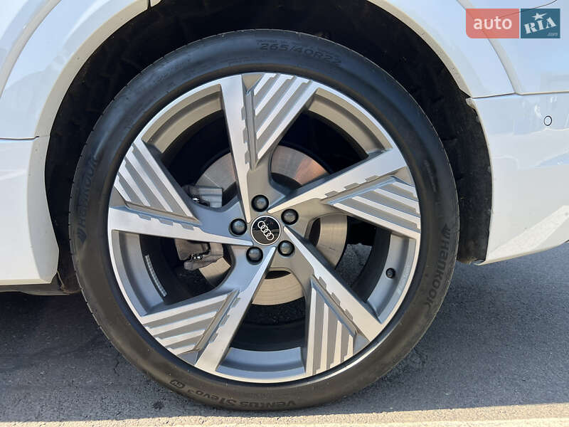 Позашляховик / Кросовер Audi e-tron Sportback 2021 в Ужгороді