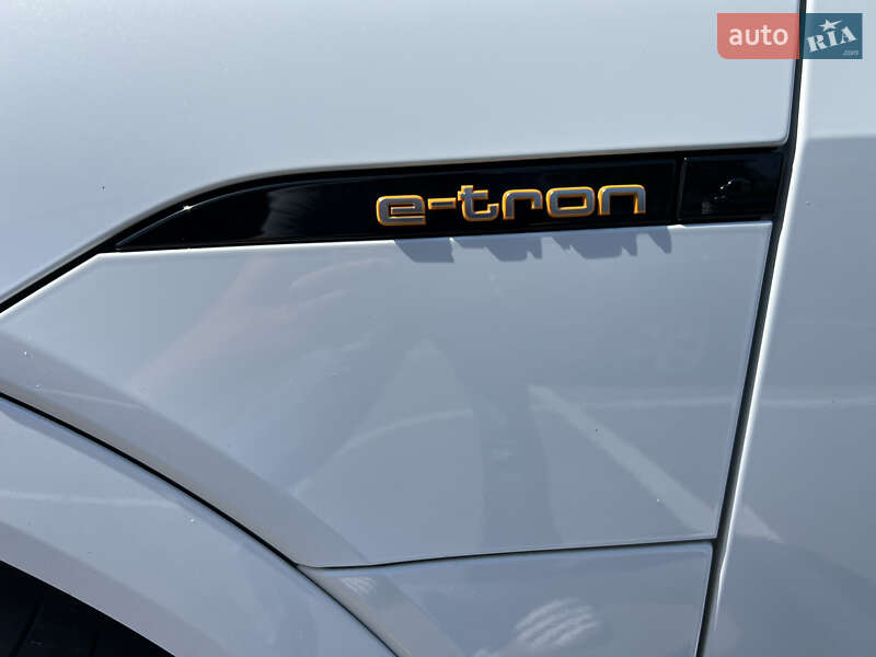 Позашляховик / Кросовер Audi e-tron Sportback 2021 в Ужгороді