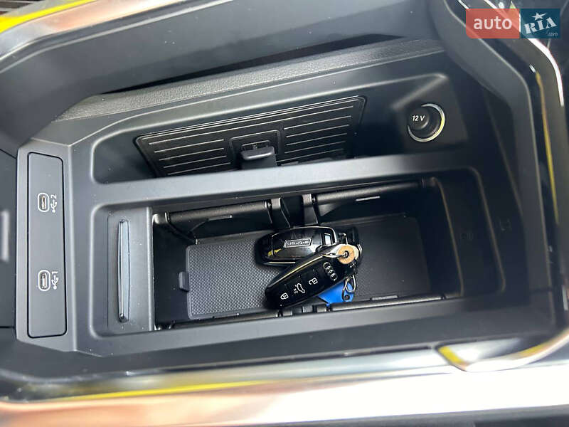 Позашляховик / Кросовер Audi e-tron Sportback 2021 в Києві