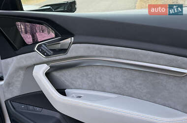 Внедорожник / Кроссовер Audi e-tron Sportback 2021 в 