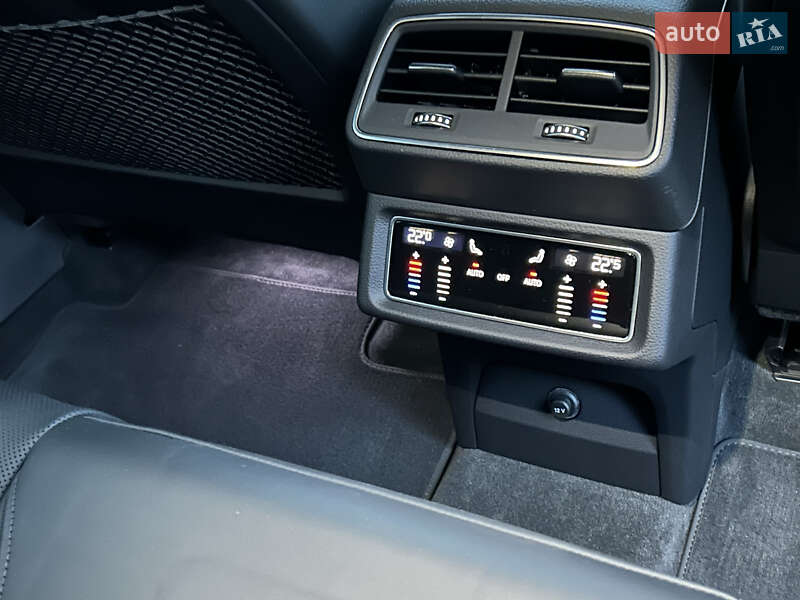 Позашляховик / Кросовер Audi e-tron Sportback 2021 в Києві