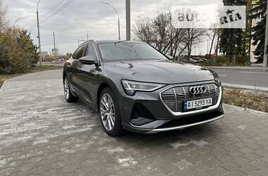 Позашляховик / Кросовер Audi e-tron Sportback 2020 в Києві