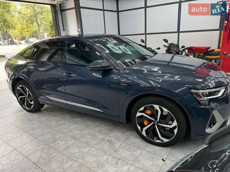 Внедорожник / Кроссовер Audi e-tron Sportback 2020 в 