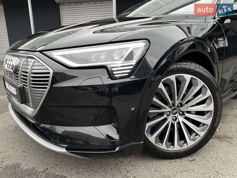Позашляховик / Кросовер Audi e-tron Sportback 2021 в Києві
