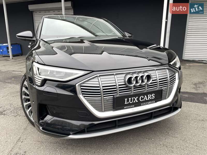 Позашляховик / Кросовер Audi e-tron Sportback 2021 в Києві