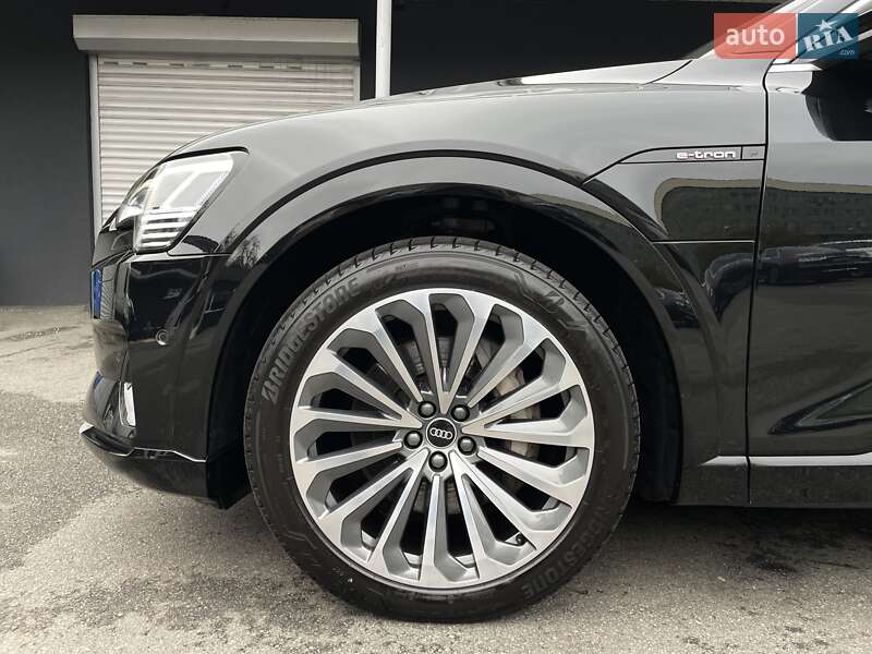 Позашляховик / Кросовер Audi e-tron Sportback 2021 в Києві
